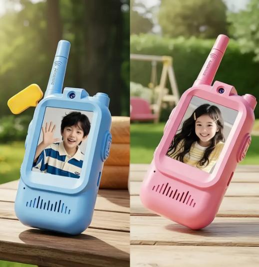 Niños usando los video walkie-talkies